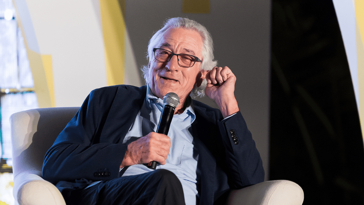 Robert De Niro Issues 9-Word Respnose to Daughter's Transition - WeHaveKids