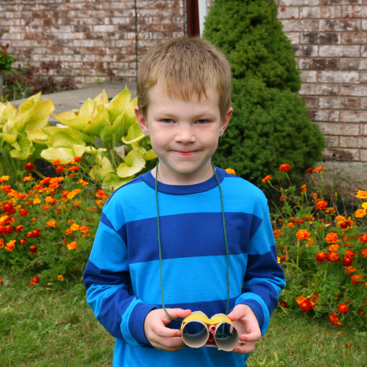 Manhattan Toy Put and Peek Birdhouse, image size:1200x1200