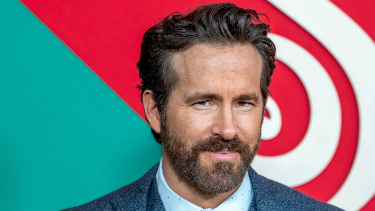ryan-reynolds-comments-about-parenting-alone-for-the-first-time-are