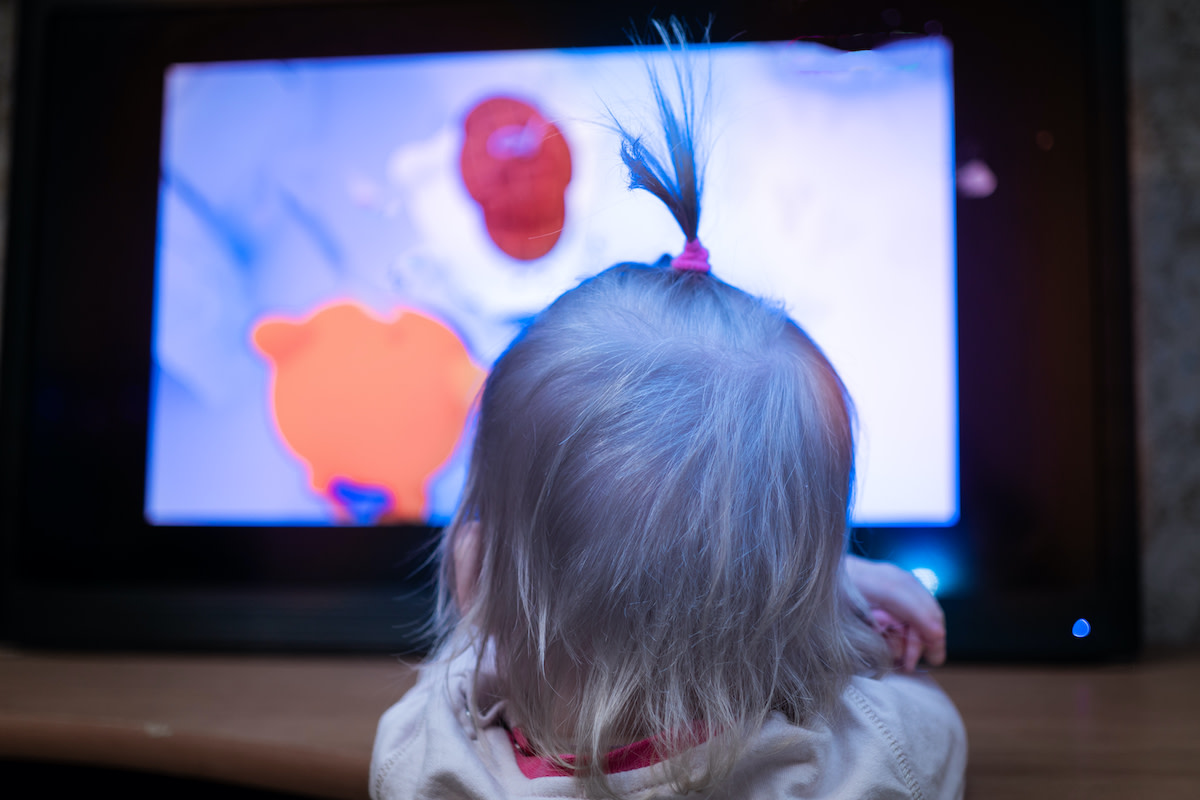 Baby's Face When She Sees Broadcaster Mom on TV for the 1st Time Is Too ...