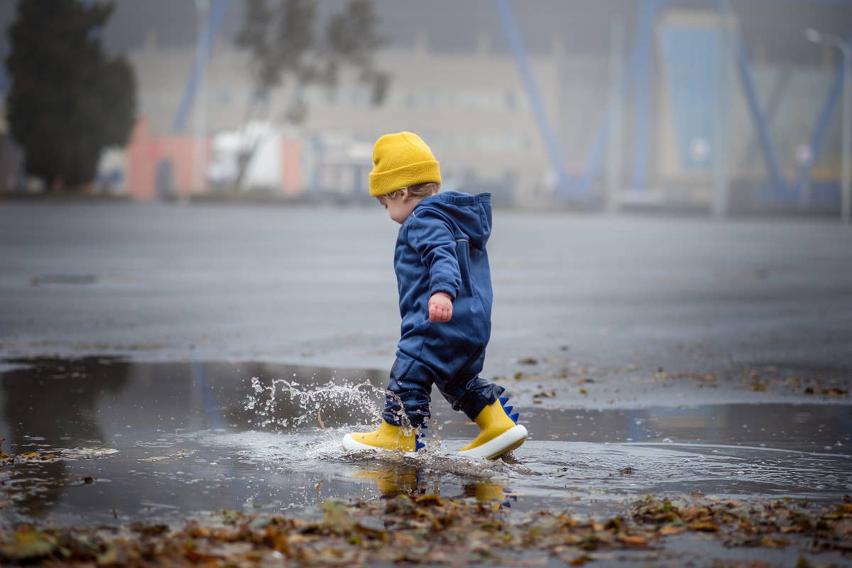 Toddler's Pure Delight Over Experiencing Her First Puddle Reminds Us to ...